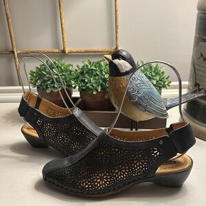 Pikolinos Navy Slingbacks 37